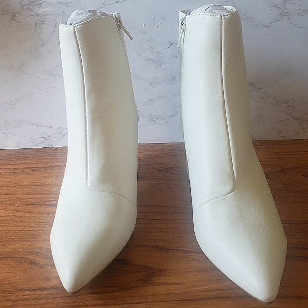 SUGAR "Nightlife" Bright White PU Ankle Boot, Size 6M